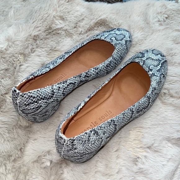 Gentle Souls by Kenneth Cole Loufer - Picture 2 of 8